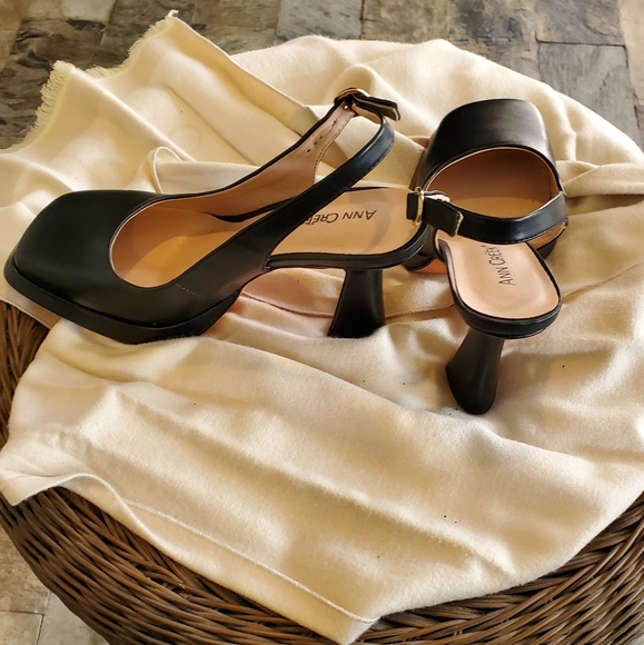 Black 8 1/2, Ann Creek heels - Picture 4 of 4